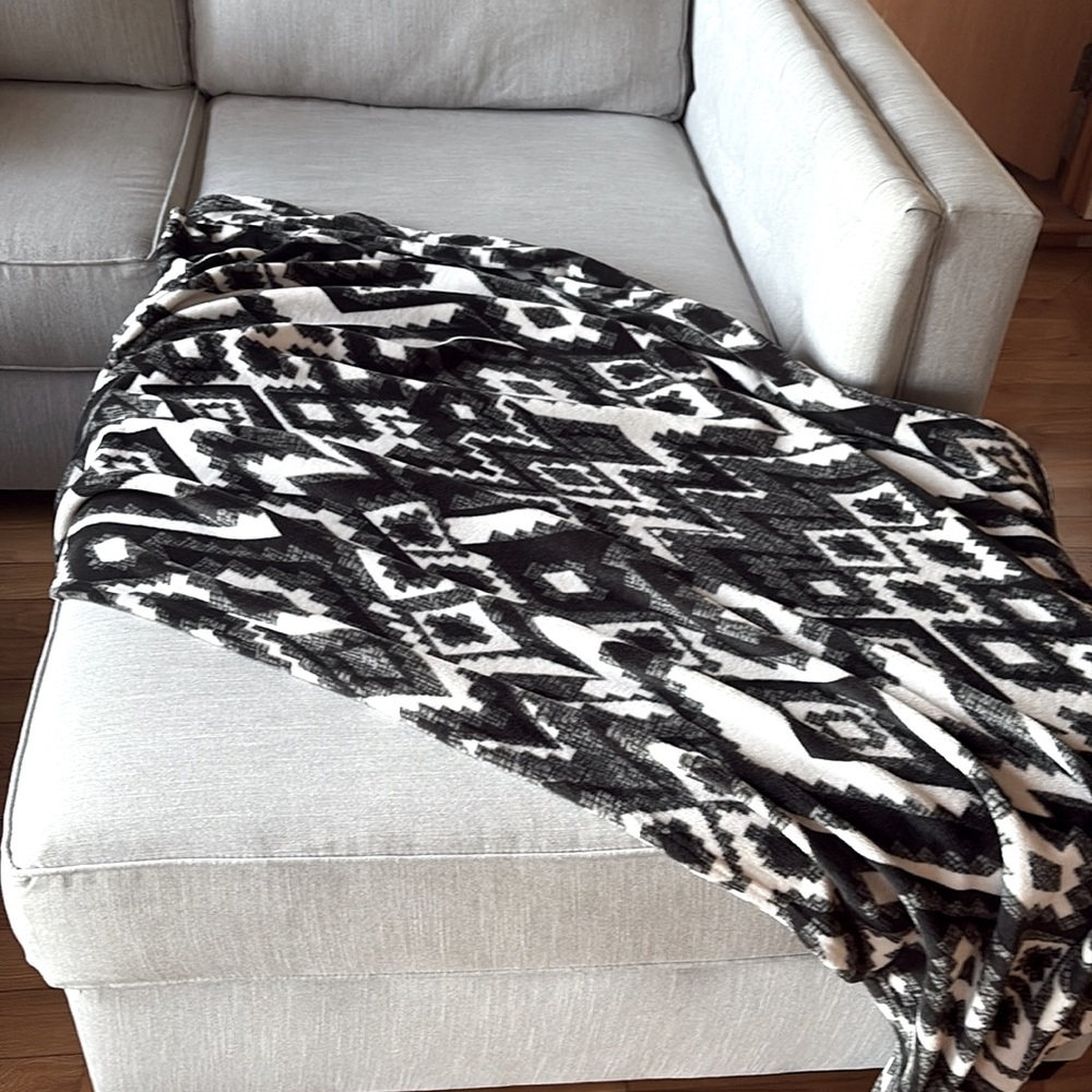 Aztec Print Blanket Throw 50 x 72”
